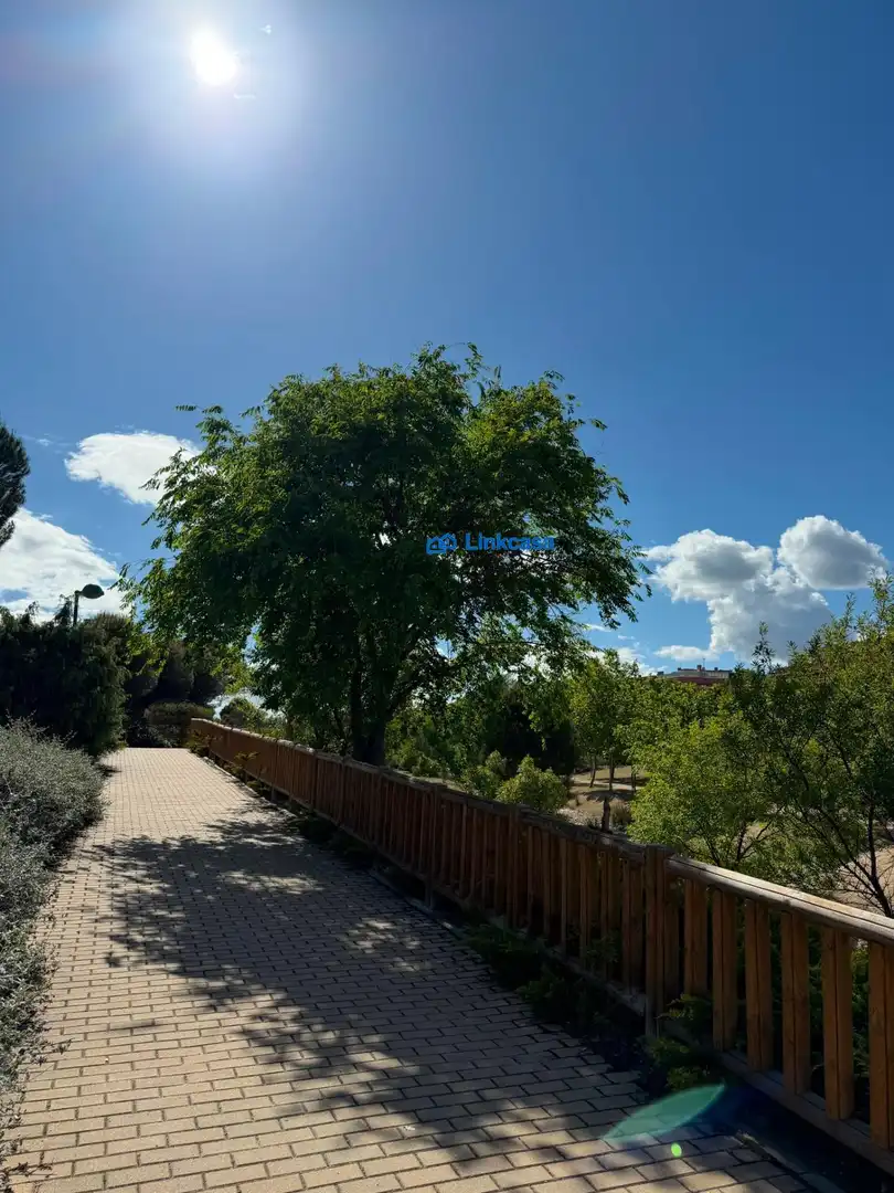 Vista exterior de Pis de lloguer en Pozuelo de Alarcón amb Aire condicionat, Calefacció i Jardí privat