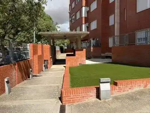 Vista exterior de Pis en venda en Ciudad Real Capital amb Aire condicionat, Piscina i Balcó
