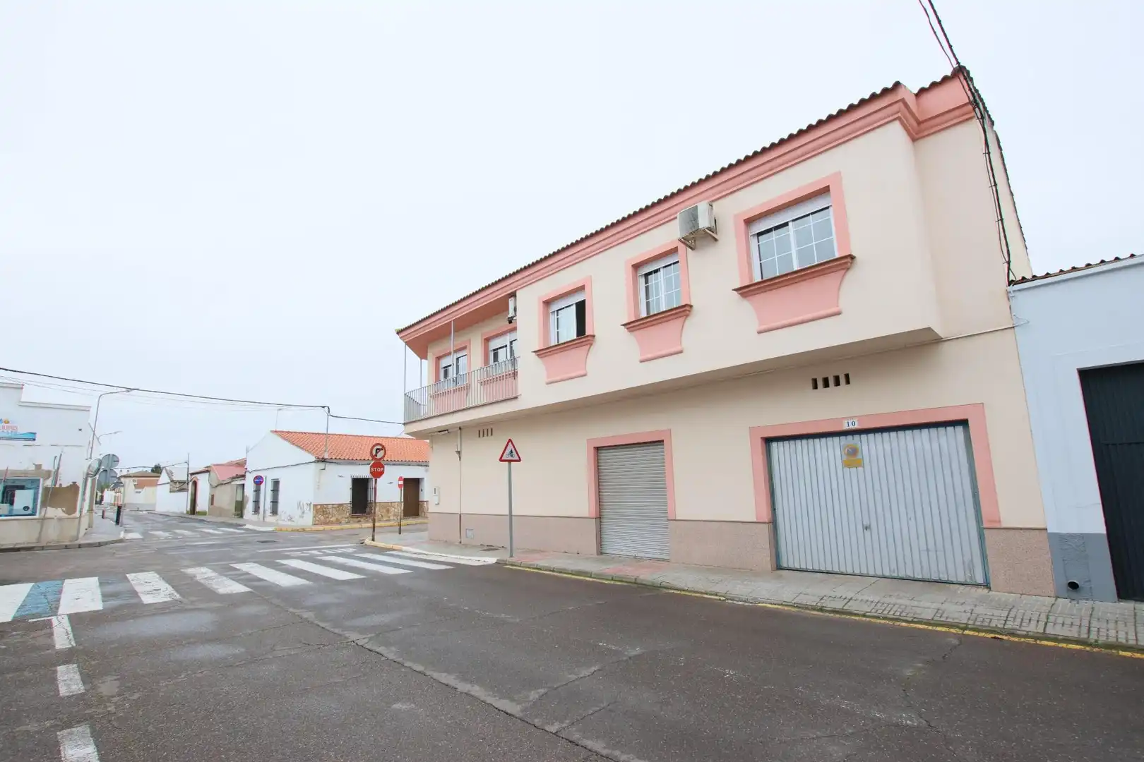 Exterior view of Buildings for sale in Puebla de la Calzada