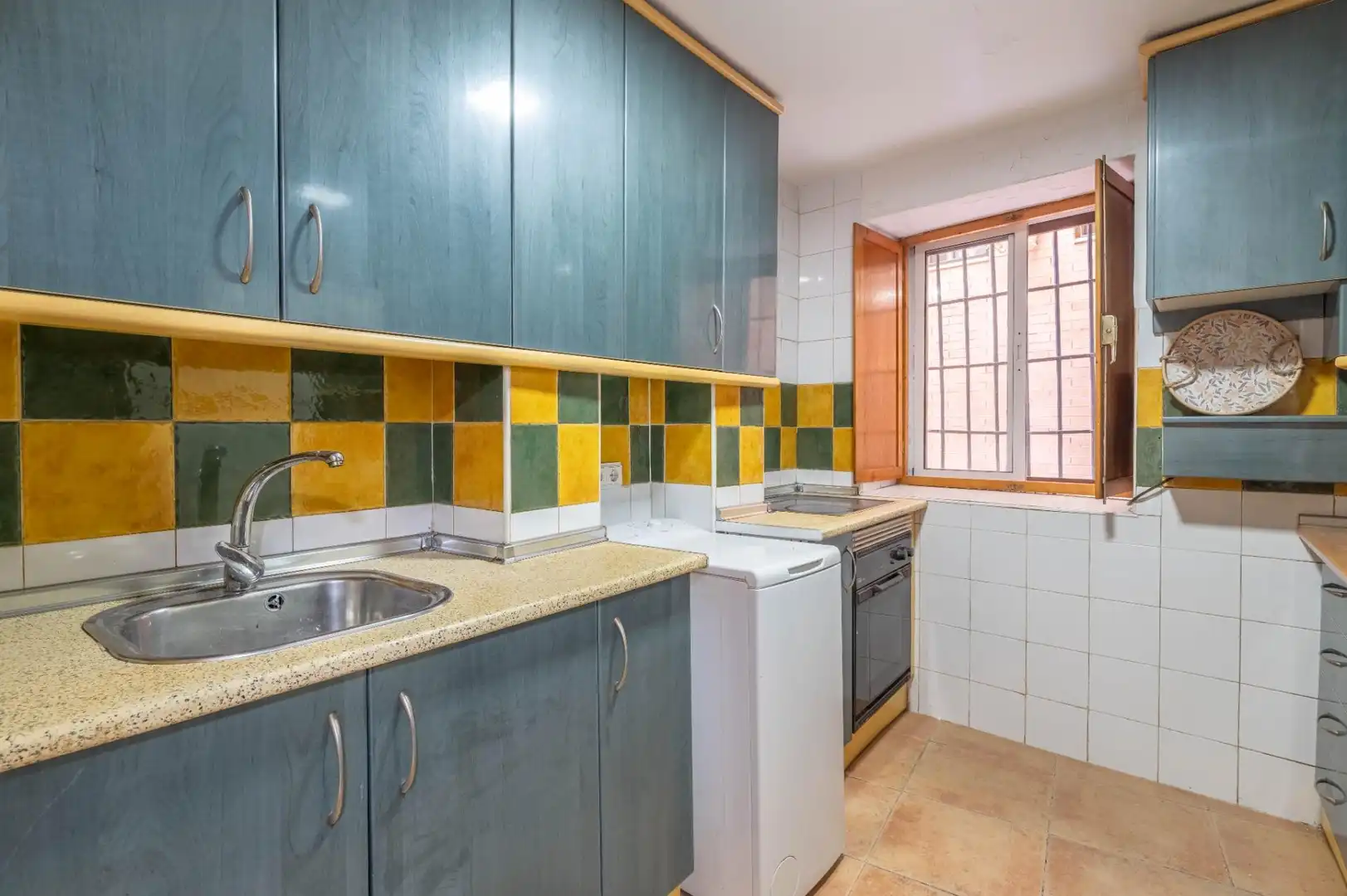 Kitchen of Apartments for sale in Granada  with Furnished