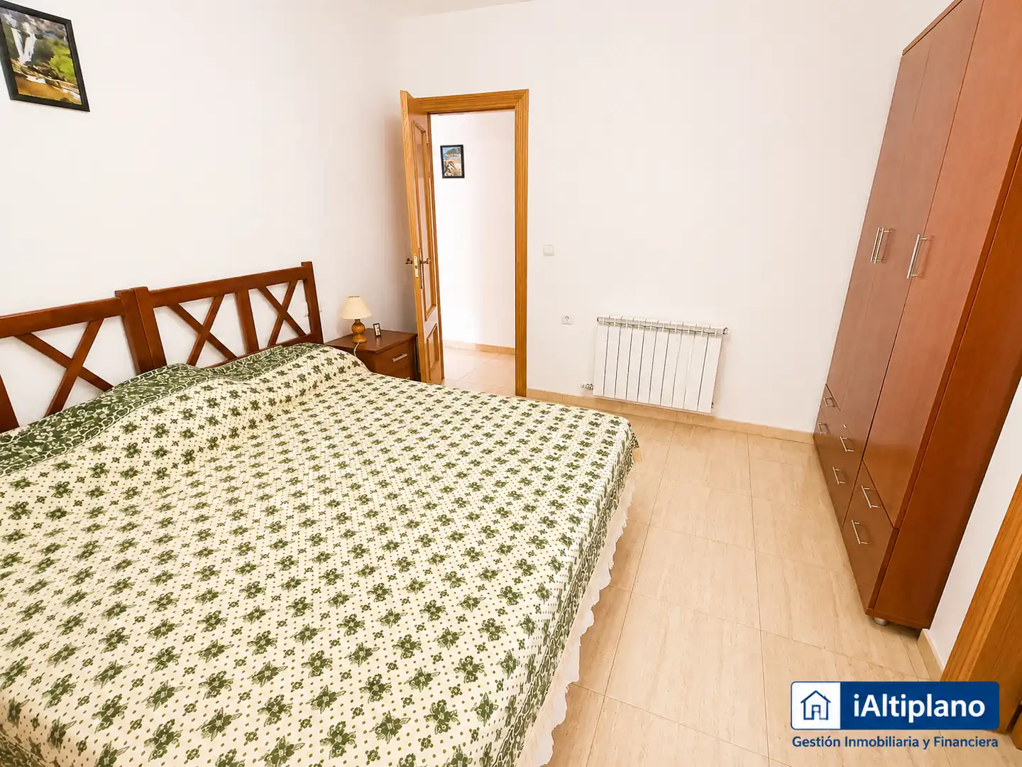 Schlafzimmer von Wohnung zum Verkauf in Baza mit Heizung, Möbliert und Ofen