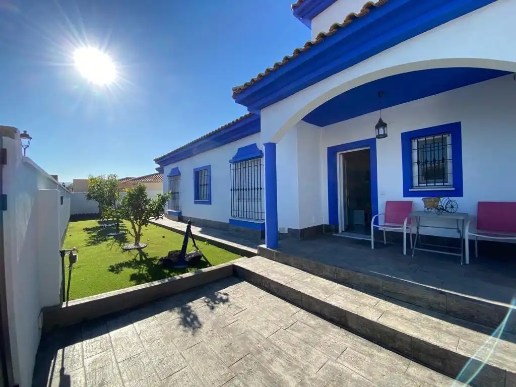 Vista exterior de Casa o xalet en venda en Los Barrios