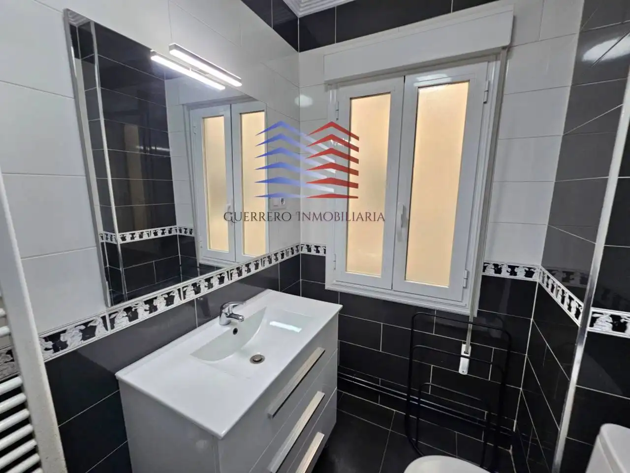 Badezimmer von Wohnungen zur Miete in Ourense Capital  mit Heizung, Parkett und Möbliert