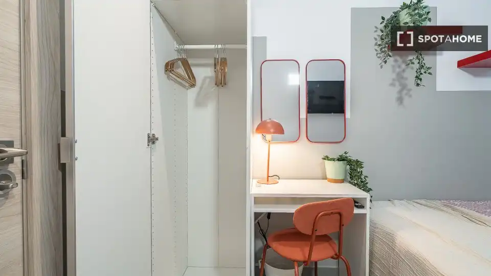 Bedroom of Flat for rent in Barcelona  with Air Conditioner, Heating and Furnished