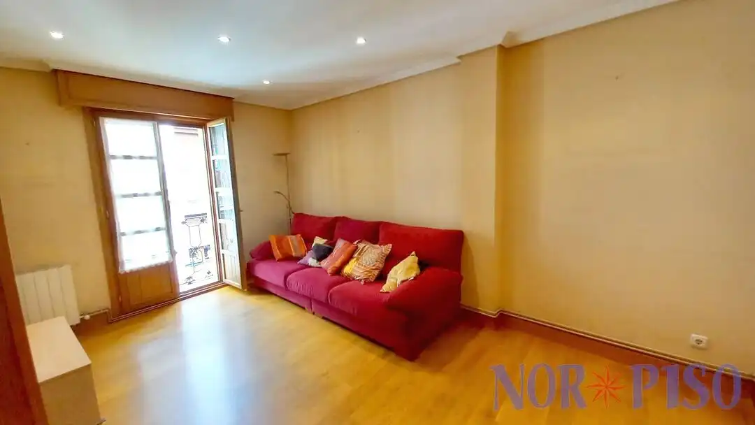 Wohnzimmer von Wohnung zum Verkauf in Bilbao  mit Heizung und Balkon