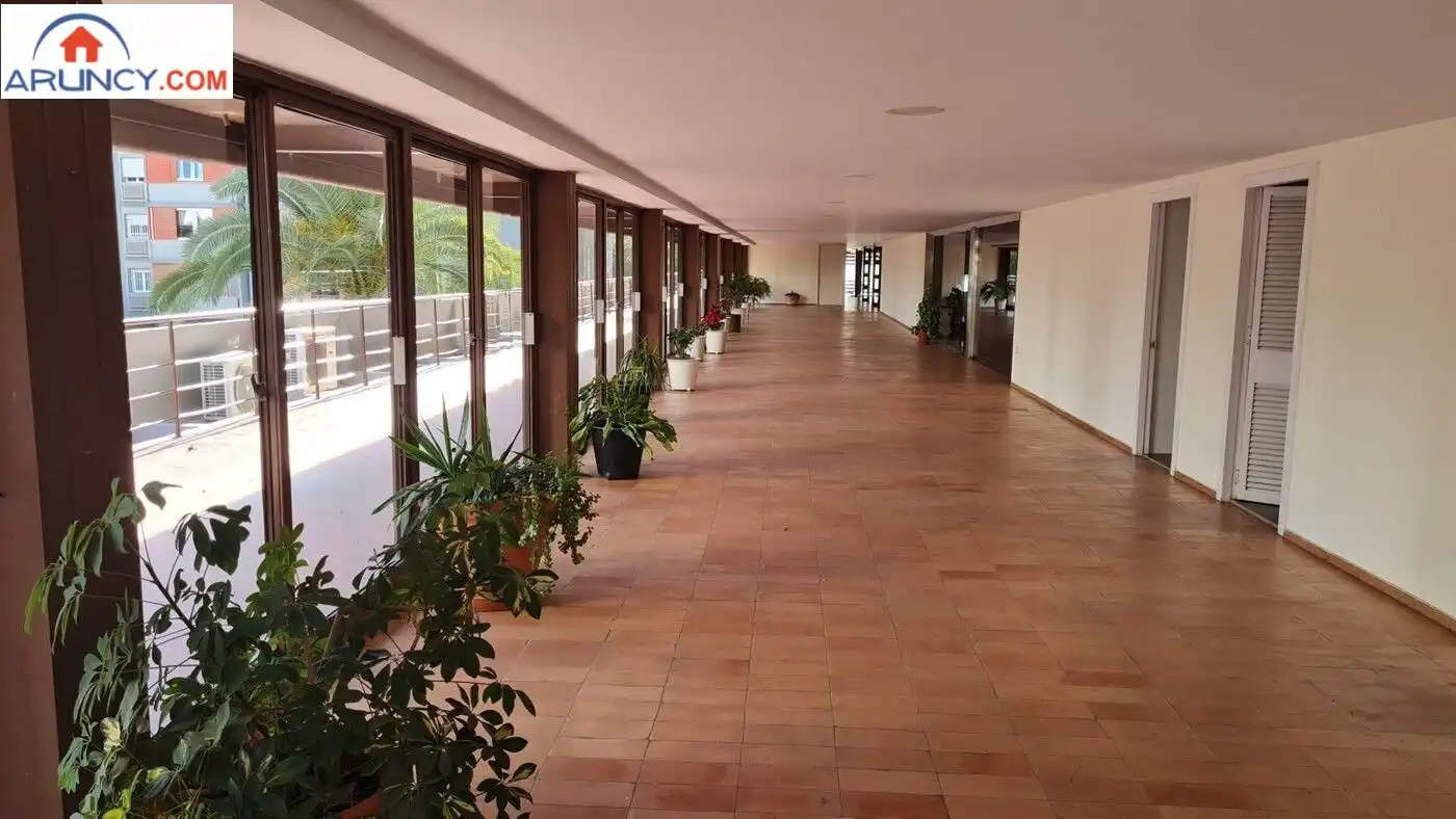 Wohnung zur Miete in Sevilla mit Klimaanlage, Privatgarten und Parkett