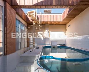 Swimming pool of House or chalet for sale in  Madrid Capital  with Air Conditioner, Heating and Private garden