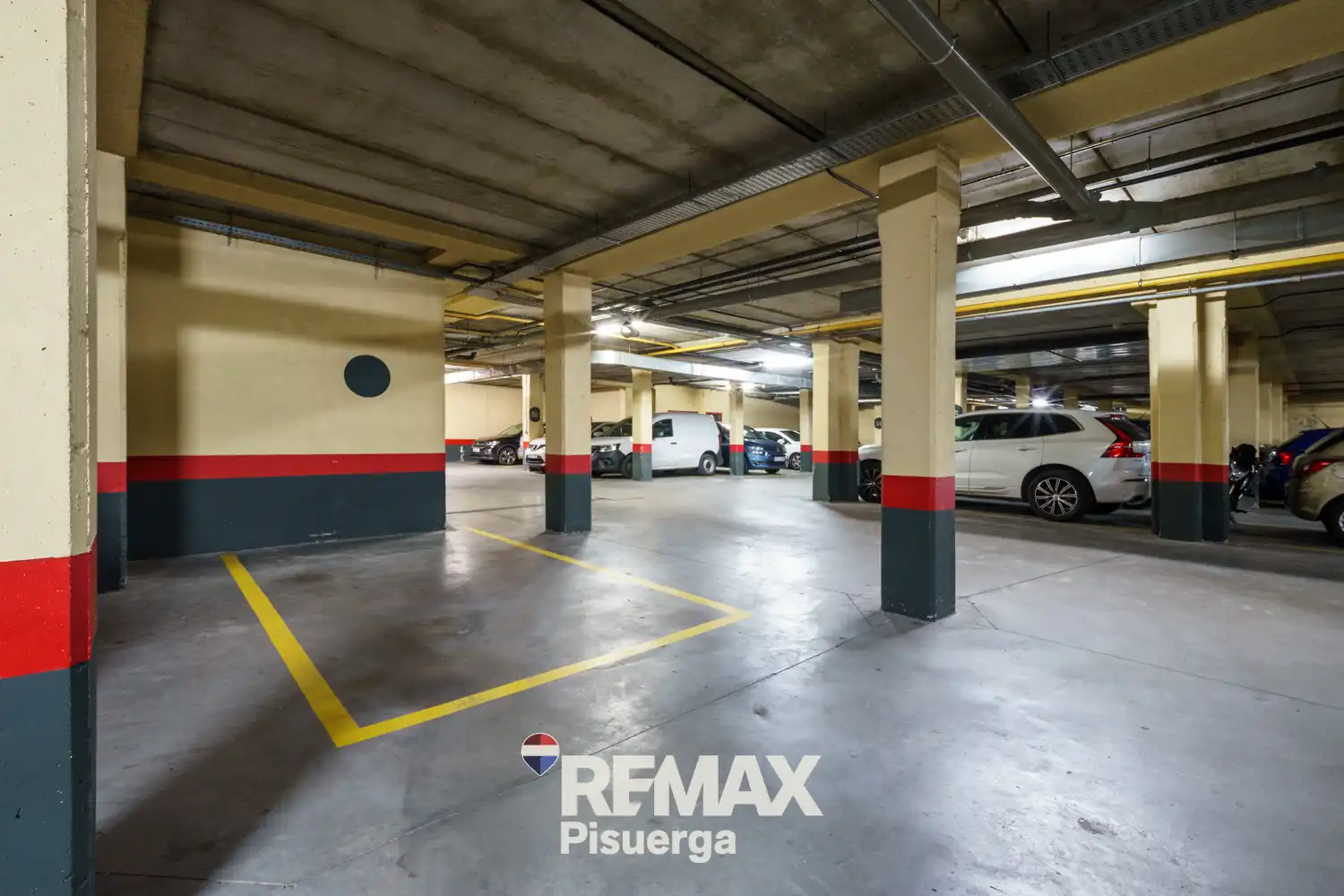 Parking de Piso en venta en Valladolid con Aire acondicionado, Calefacción y Jardín privado