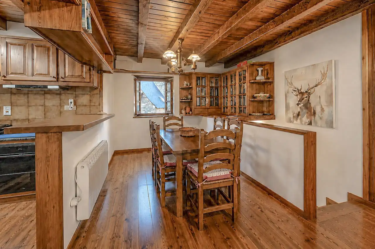 Comedor de Casa adosada en venta en Naut Aran con Calefacción, Jardín privado y Parquet