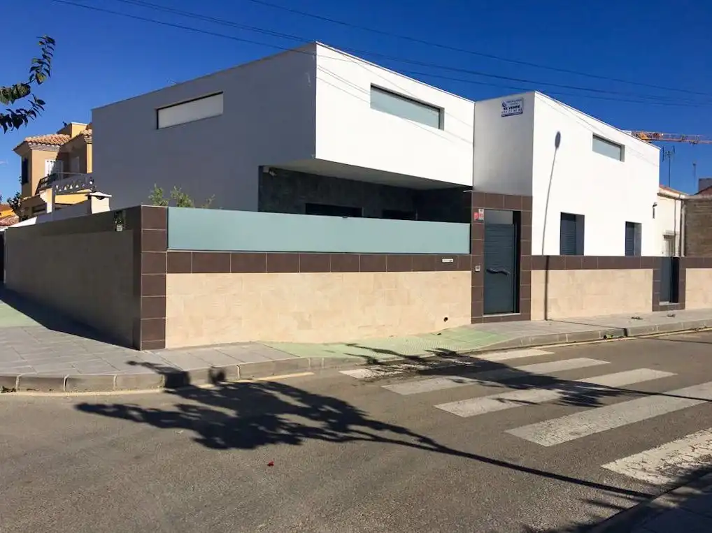 Vista exterior de Casa o xalet de lloguer en Pilar de la Horadada amb Aire condicionat, Calefacció i Jardí privat