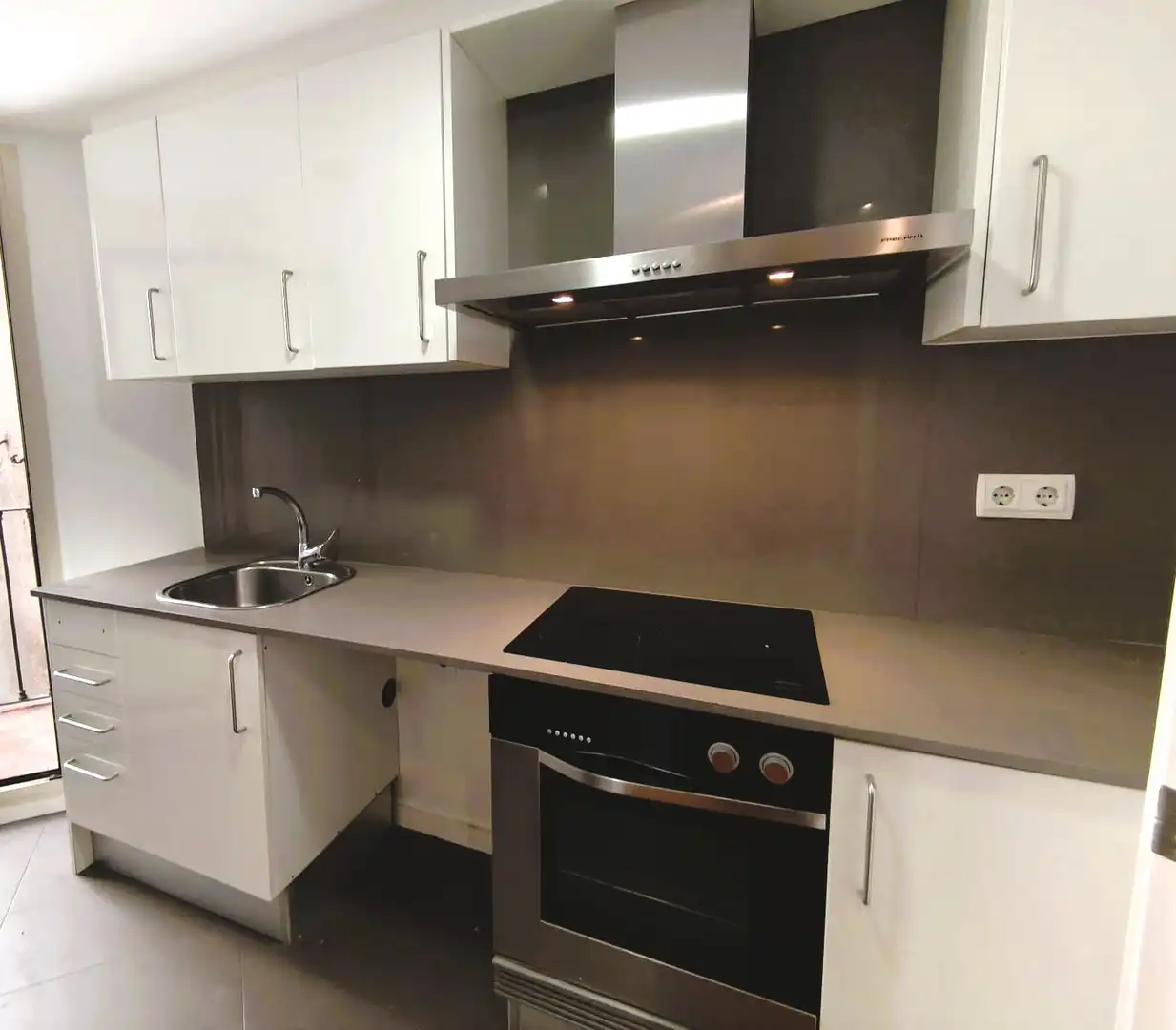 Kitchen of Flat for sale in Barcelona  with Parquet flooring, Terrace and Balcony