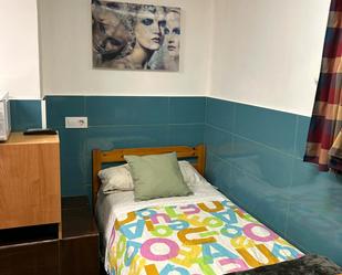 Dormitori de Pis de lloguer en L'Hospitalet de Llobregat amb Aire condicionat, Calefacció i Rentadora