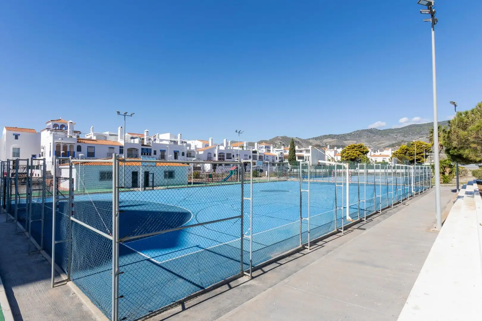 Vista exterior de Ático en venta en Motril con Calefacción, Terraza y Amueblado