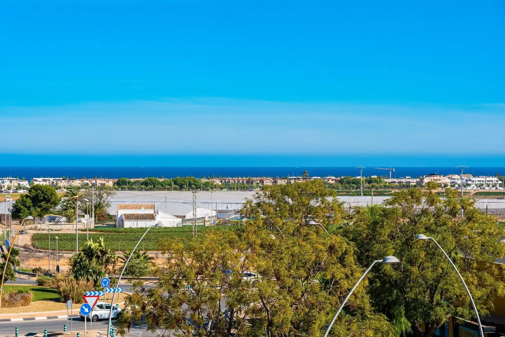 Vista exterior de Àtic en venda en Pilar de la Horadada amb Piscina comunitària