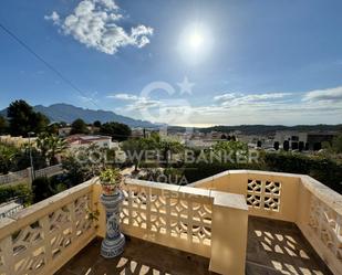 Vista exterior de Casa o xalet en venda en La Nucia amb Calefacció, Jardí privat i Terrassa