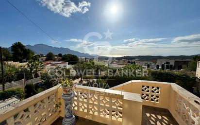 Vista exterior de Casa o xalet en venda en La Nucia amb Calefacció, Jardí privat i Terrassa