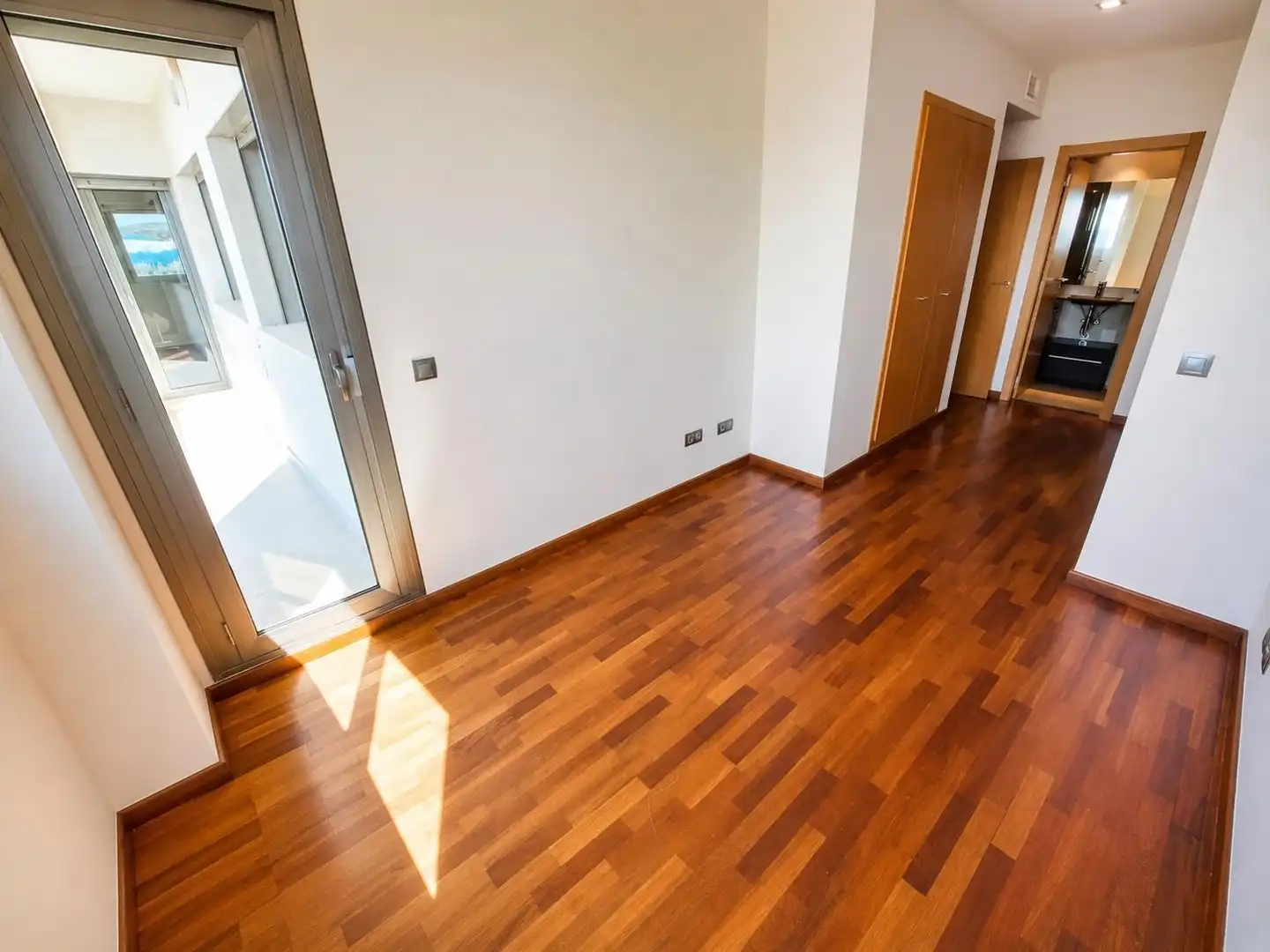 Wohnung zur Miete in Elche / Elx mit Parkett, Terrasse und Abstellraum