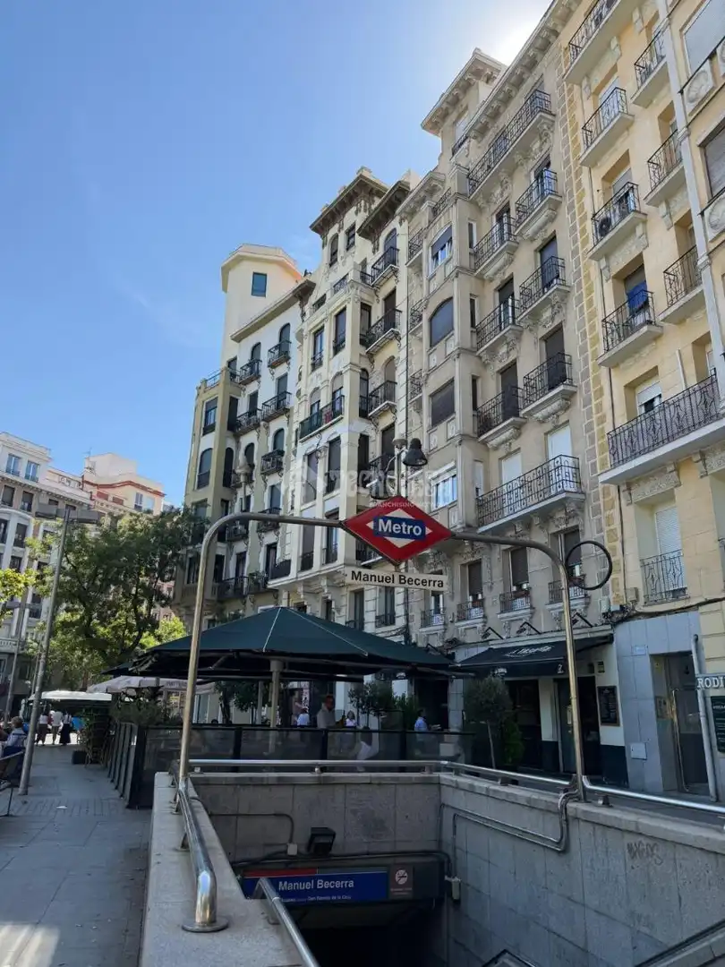 Exterior view of Garage for sale in Madrid