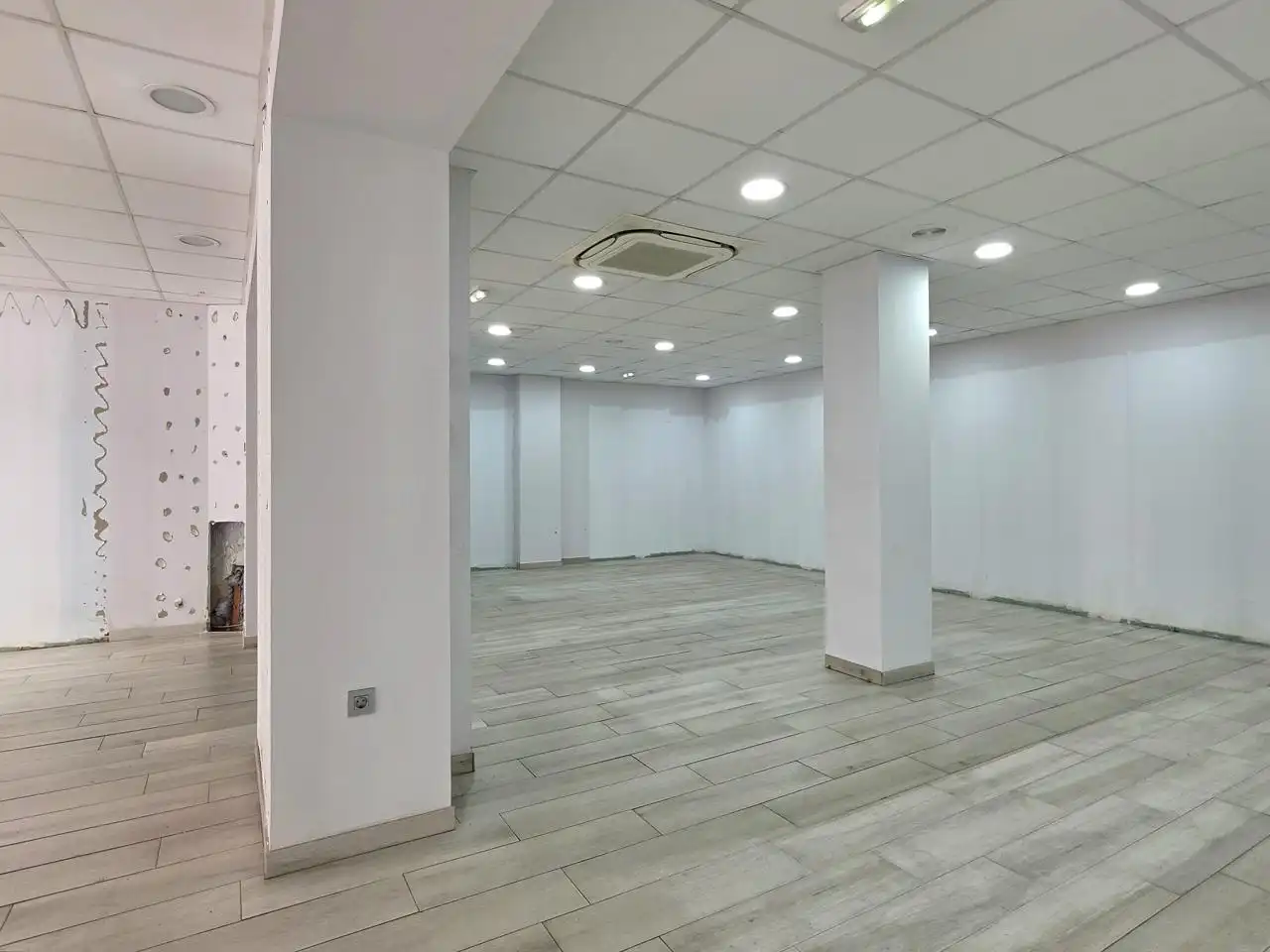 Business premises for sale in Carreño Miranda 52, imagen 11