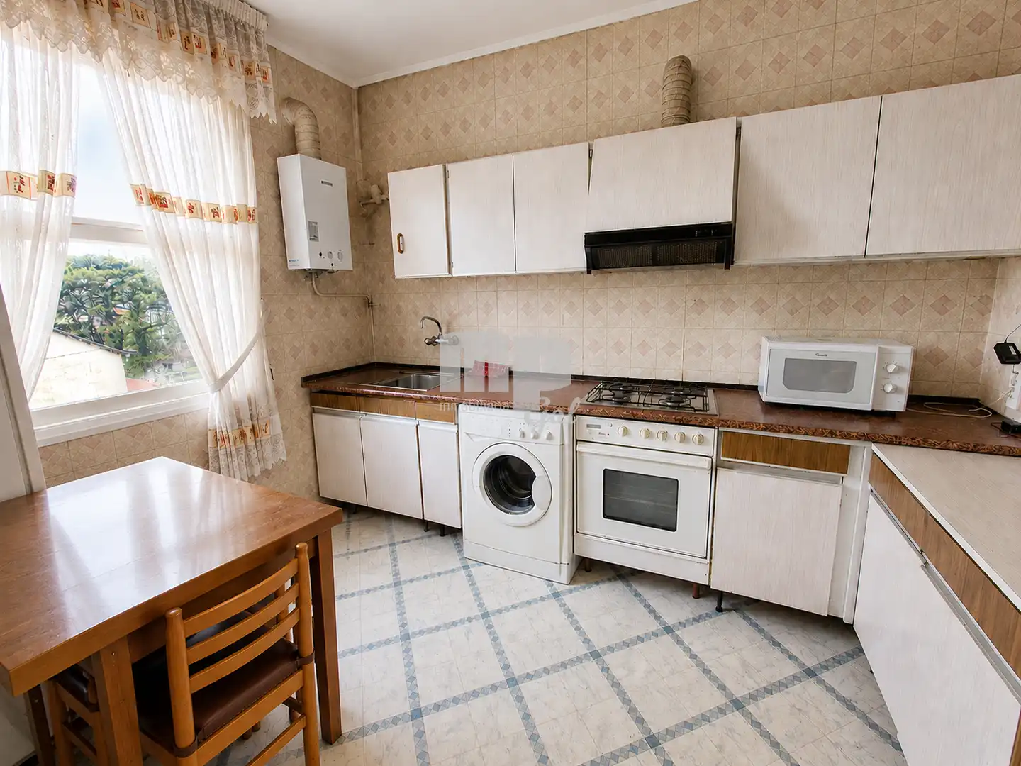 Cocina de Edificio en venta en Vigo 