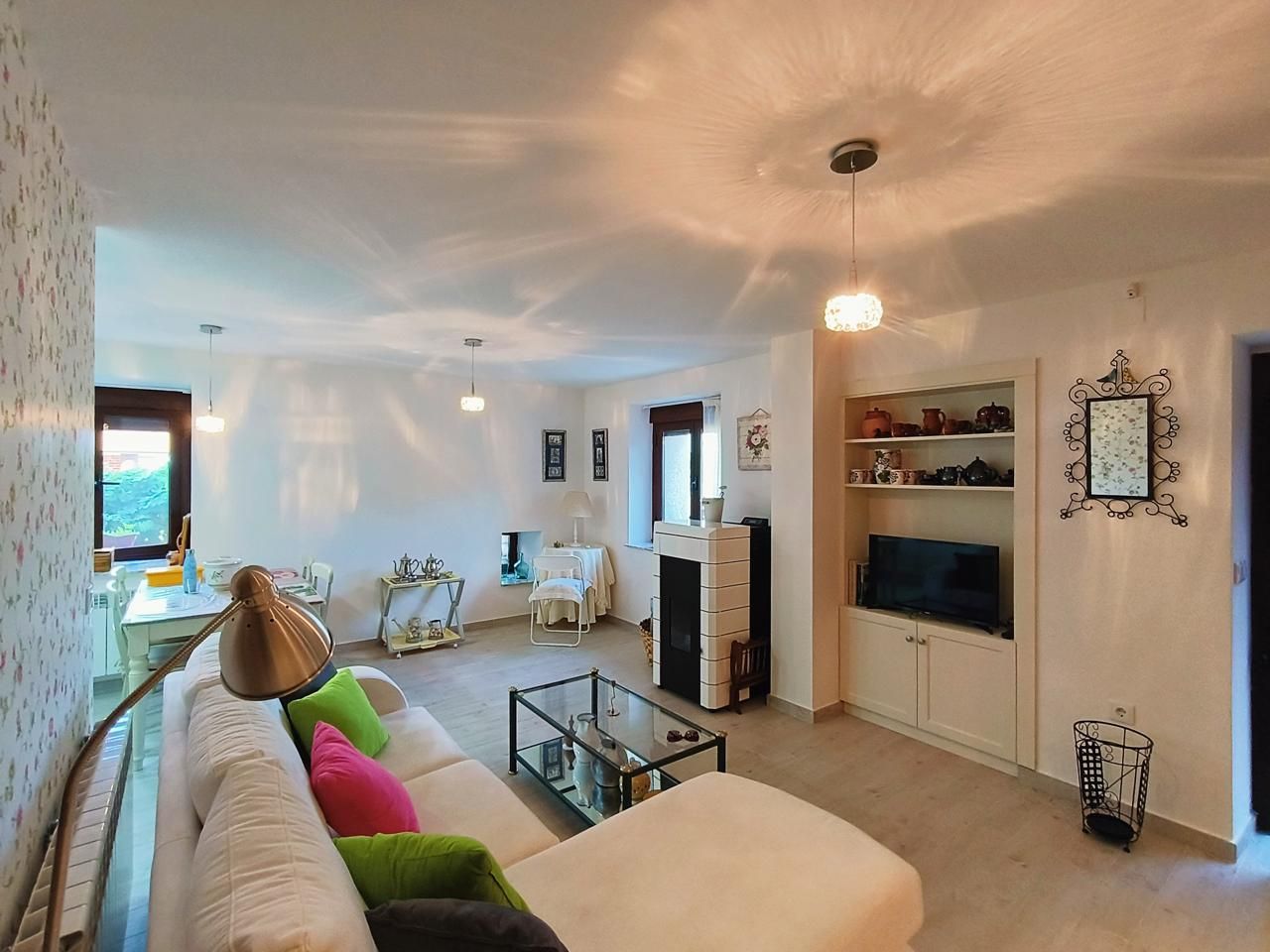 Sala d'estar de Casa o xalet en venda en Masueco amb Calefacció, Terrassa i Moblat