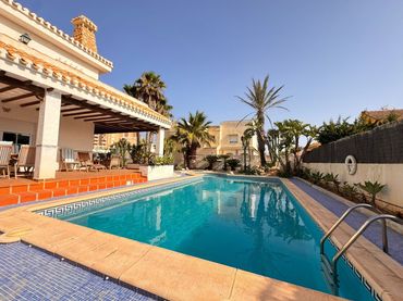Casa amb piscina en venda a N/A