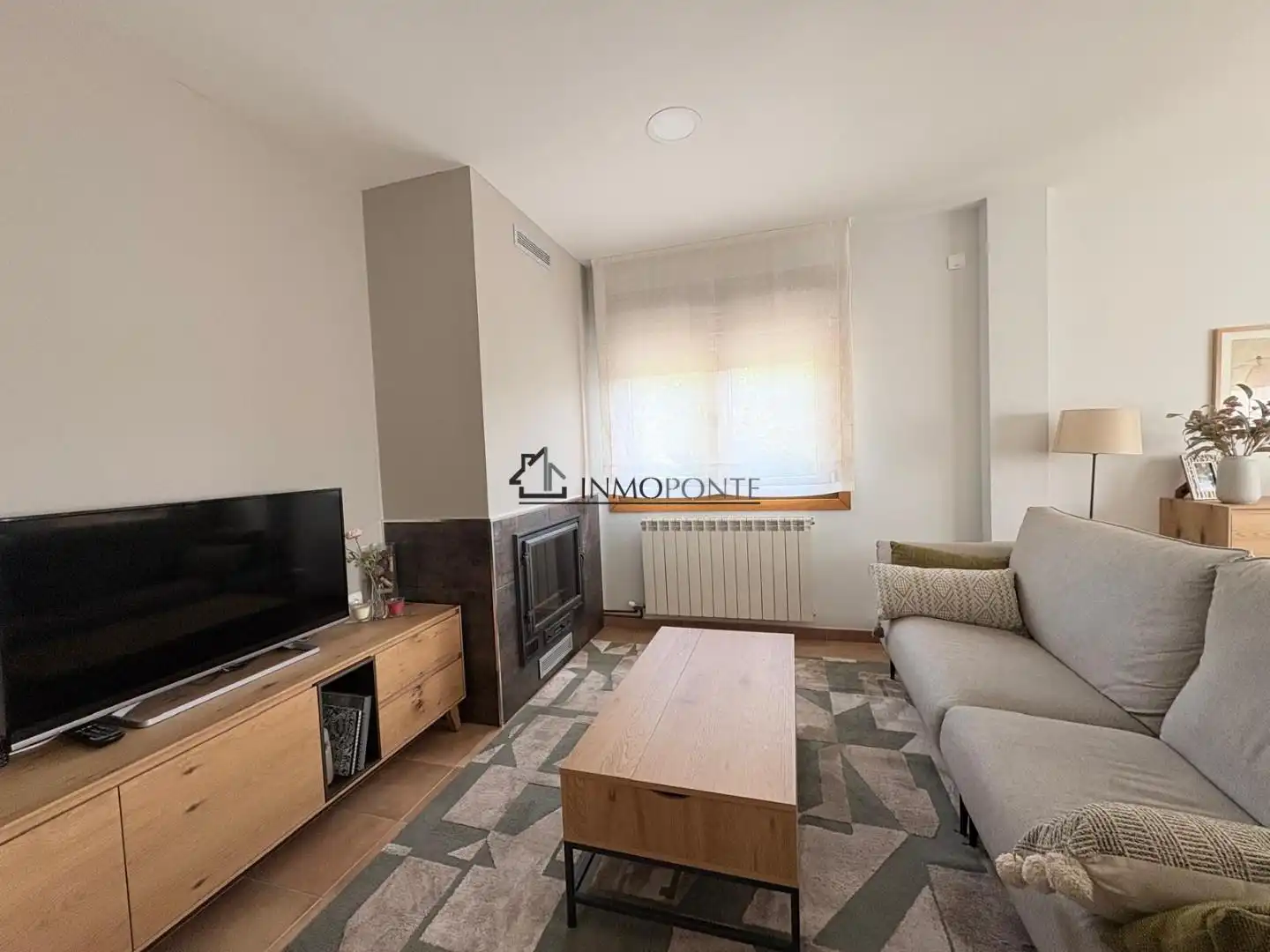 Sala d'estar de Casa o xalet en venda en Pontevedra Capital  amb Calefacció, Jardí privat i Terrassa