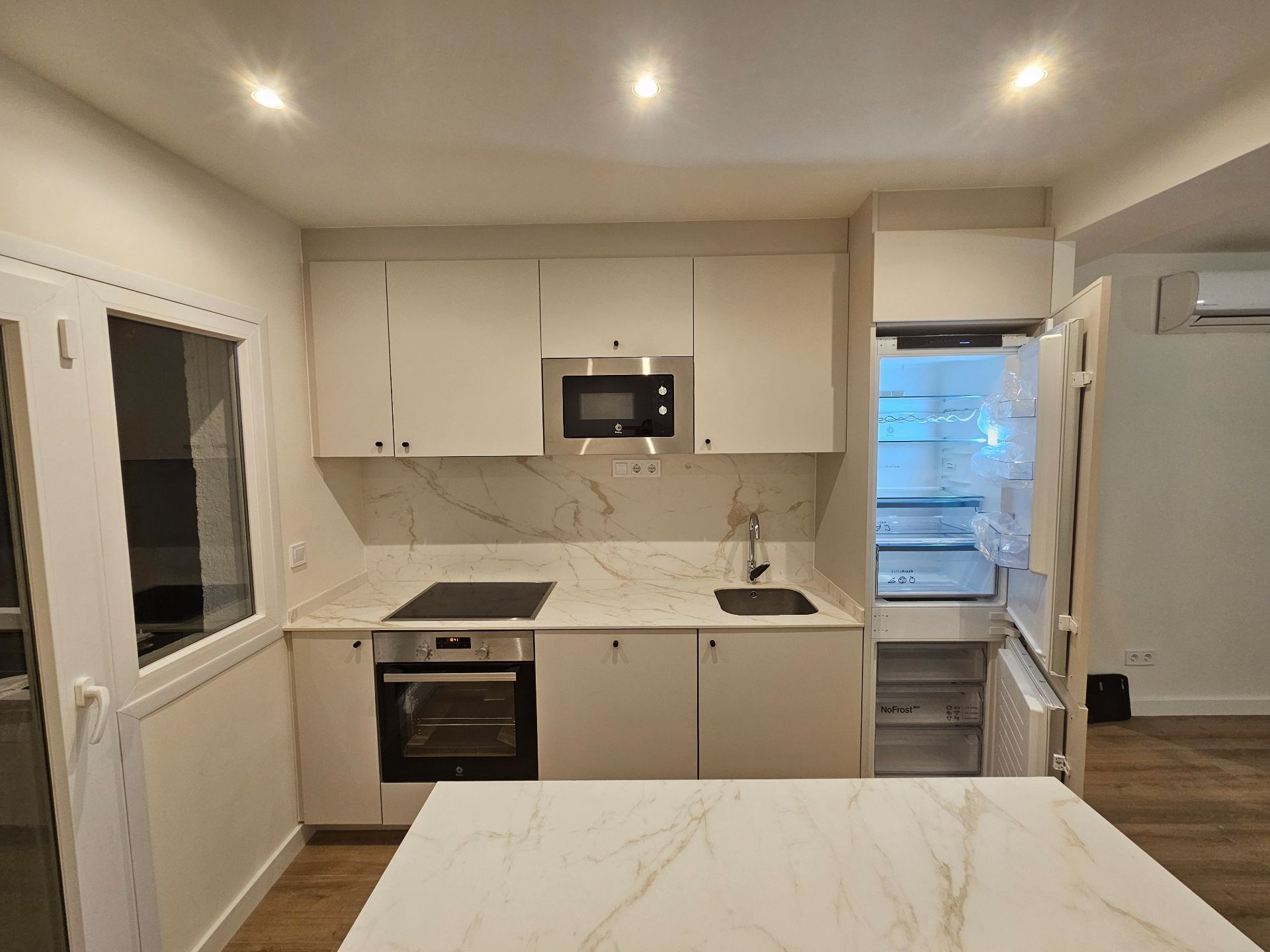 Cocina de Piso de alquiler en  Madrid Capital con Aire acondicionado, Calefacción y Terraza