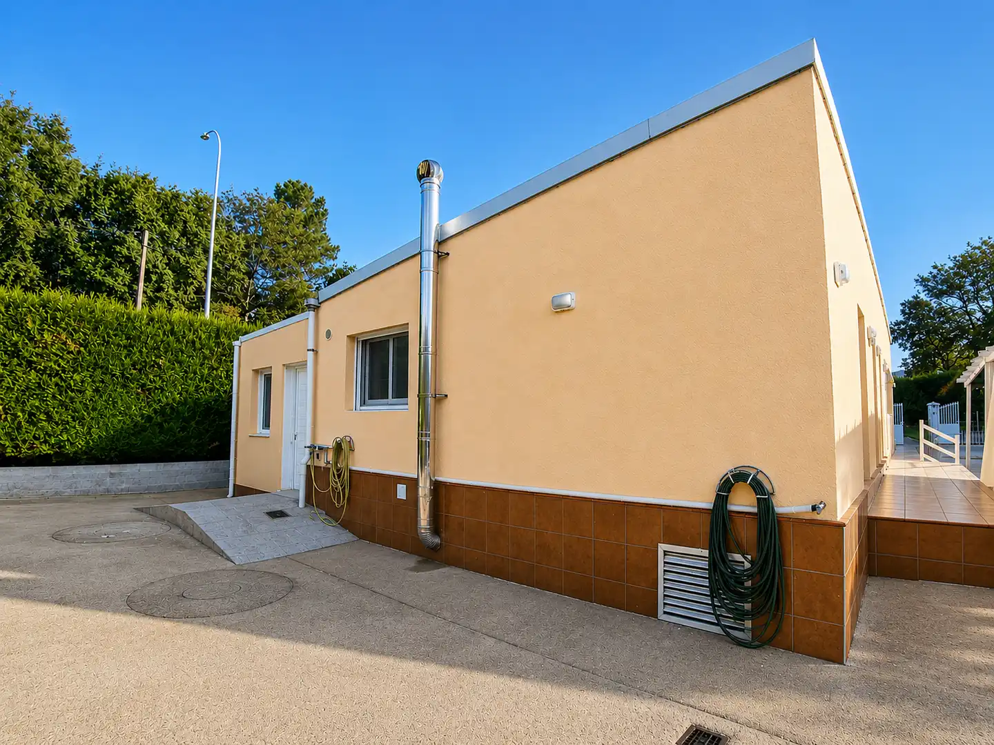 Vista exterior de Casa o xalet en venda en Cotobade amb Aire condicionat, Calefacció i Jardí privat