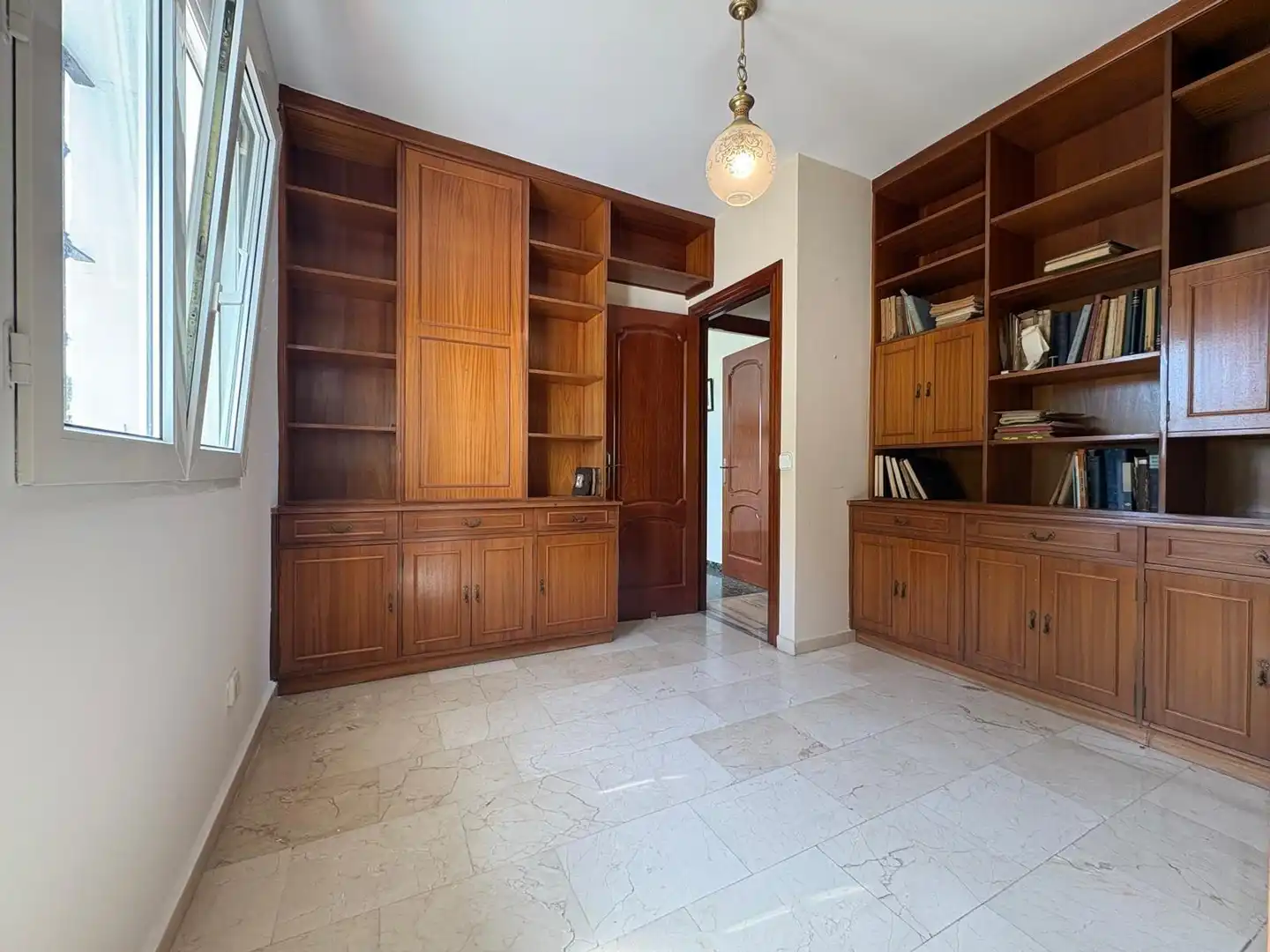 Living room of Houses for sale in Algeciras  with Air Conditioner, Private garden and Terrace
