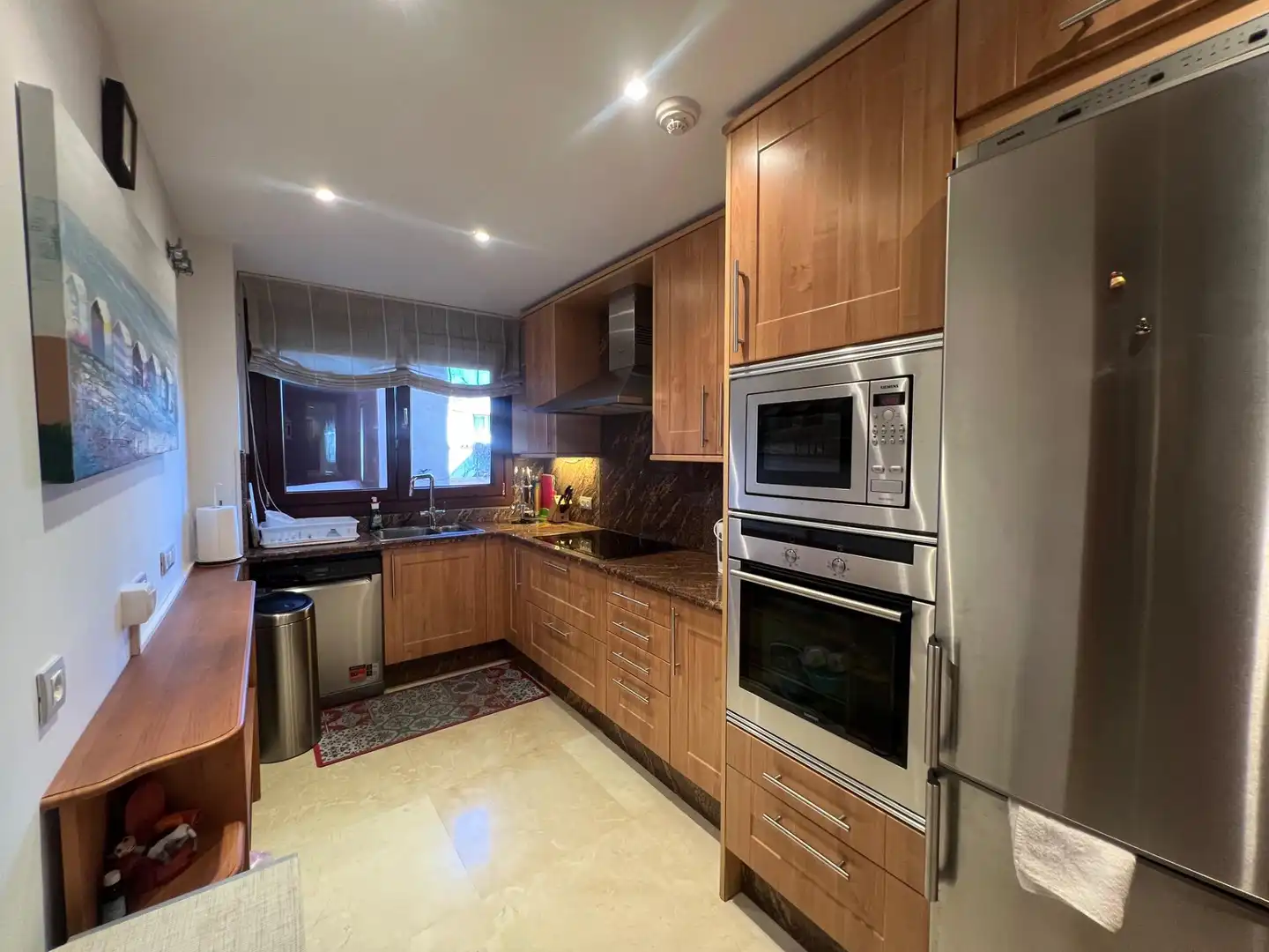 Küche von Wohnung zum Verkauf in Estepona mit Klimaanlage, Privatgarten und Terrasse