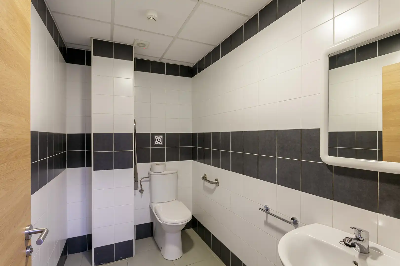 Baño de Nave industrial de alquiler en Iurreta