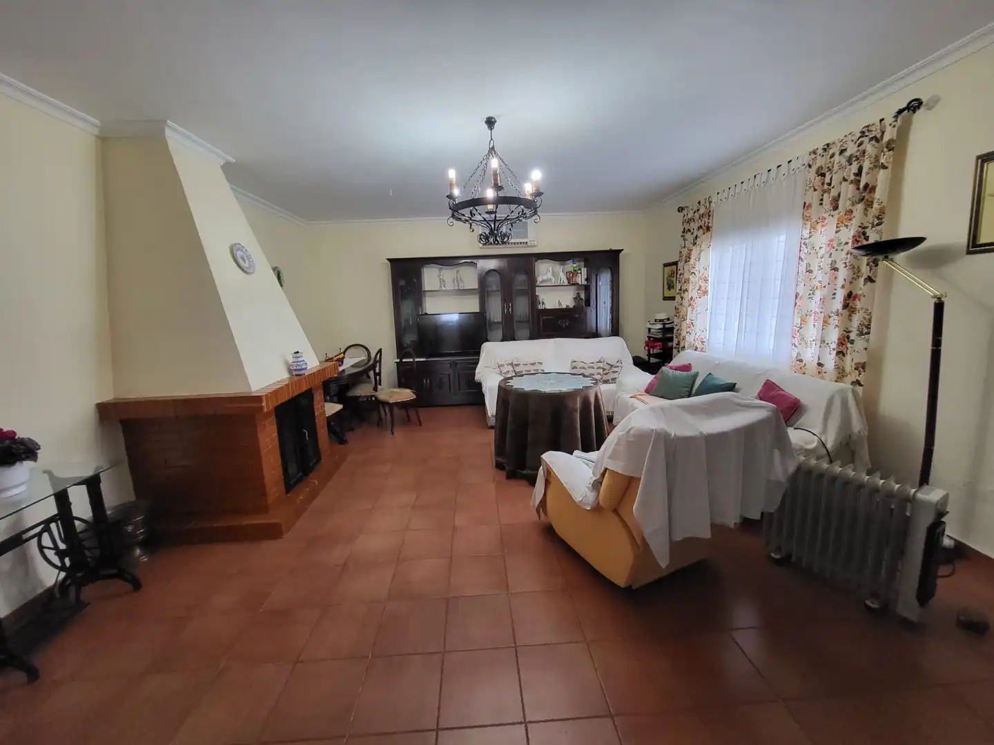 Sala d'estar de Finca rústica en venda en Cáceres amb Aire condicionat, Calefacció i Jardí privat