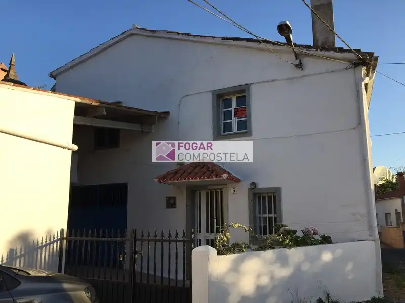 Vista exterior de Casa o xalet en venda en Santiago de Compostela  amb Moblat