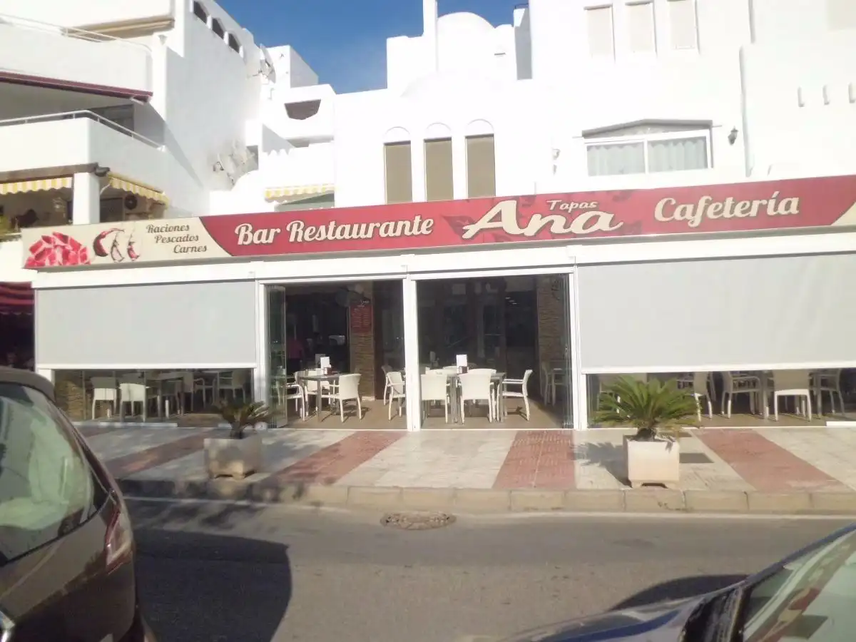 Business premises for sale in Roquetas de Mar ciudad