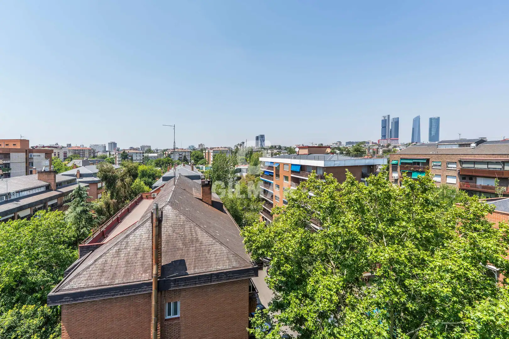 Vista exterior de Piso en venta en Madrid con Calefacción, Trastero y Balcón
