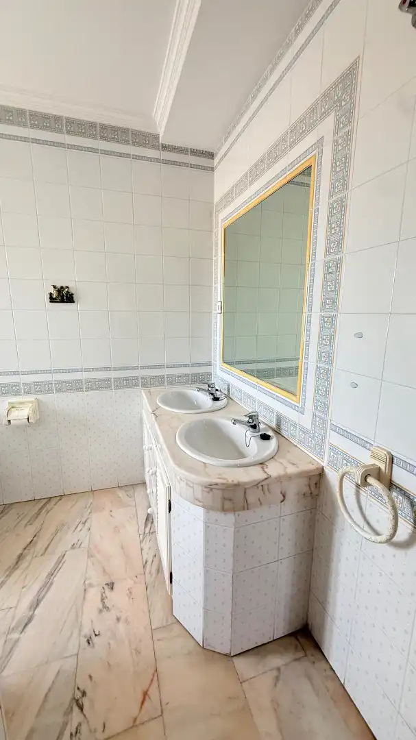 Badezimmer von Dachboden zum Verkauf in Vélez-Málaga mit Terrasse, Möbliert und Ofen