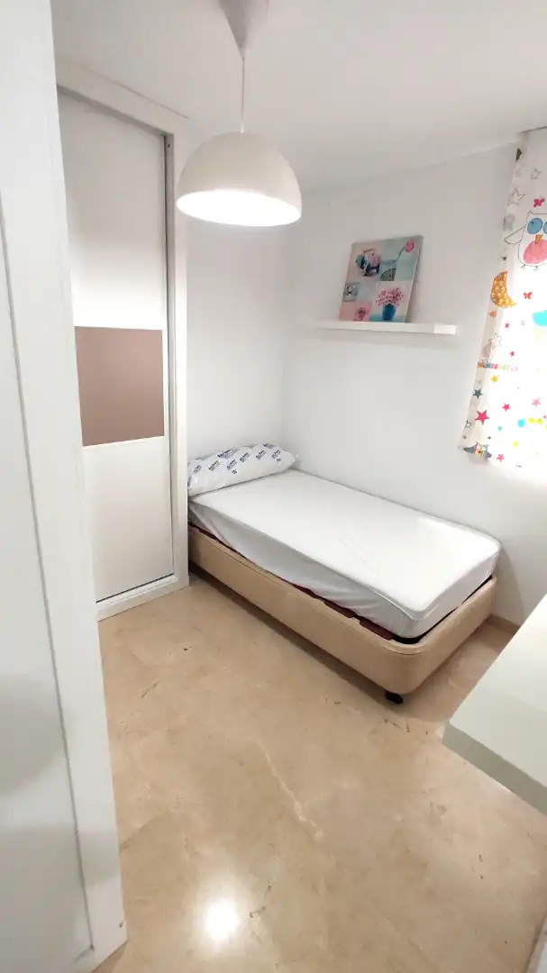 Wohnung zur Miete in Calle Tierno Galván, Las Tres Cruces