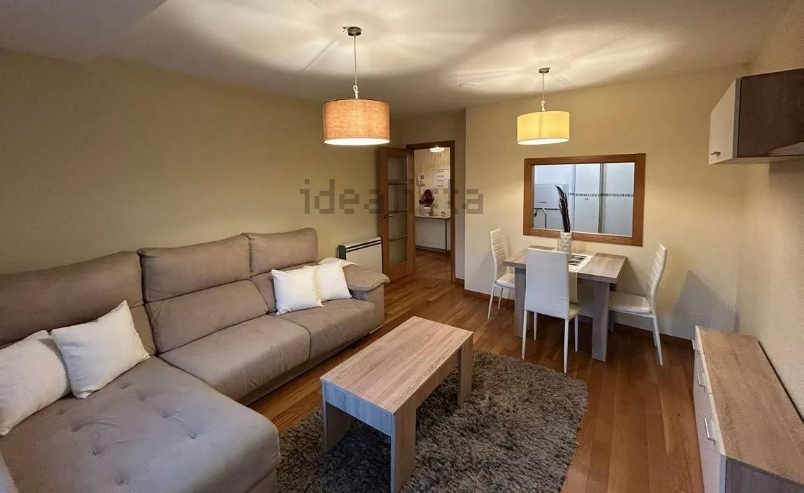 Living room of Flat to rent in Navalagamella  with Heating, Parquet flooring and Balcony