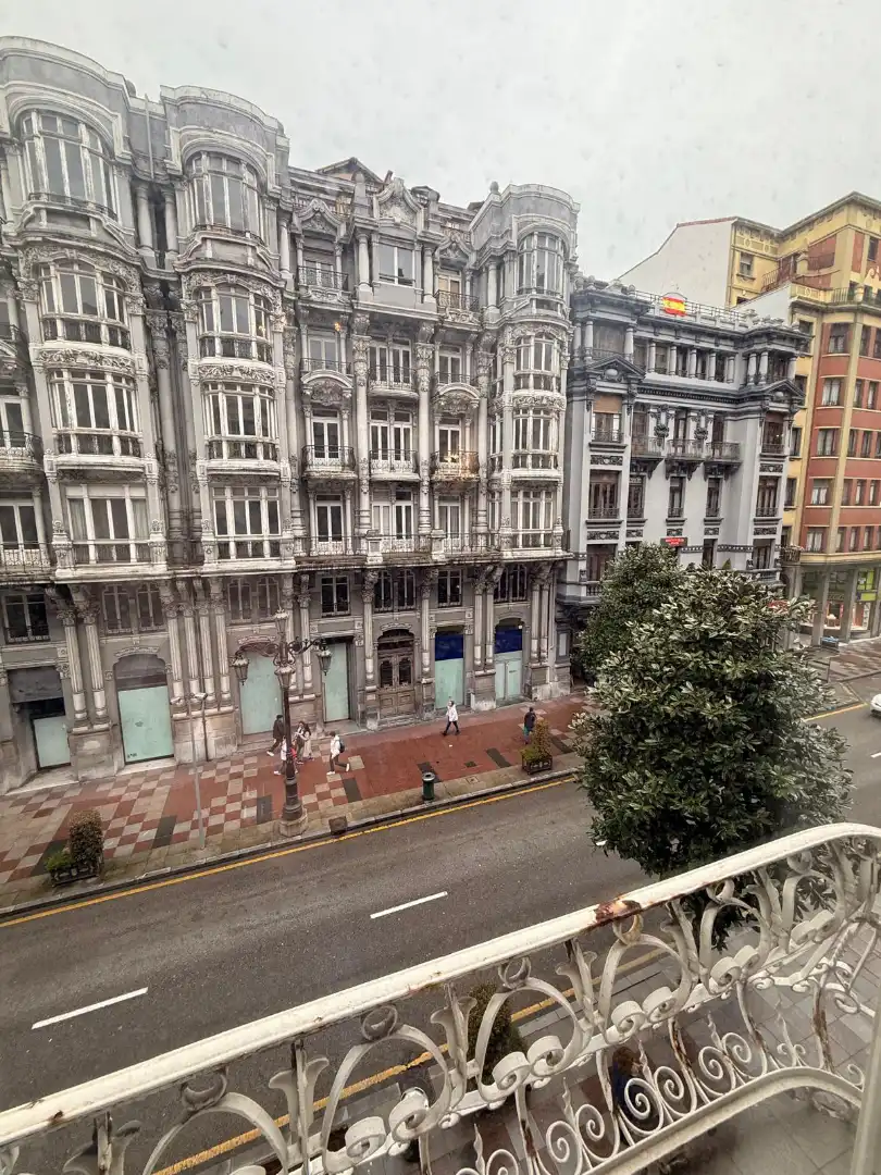 Vista exterior de Piso de alquiler en Oviedo  con Calefacción y Amueblado