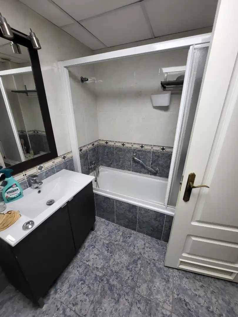 Bany de Pis de lloguer en Almería amb Aire condicionat, Calefacció i Parquet