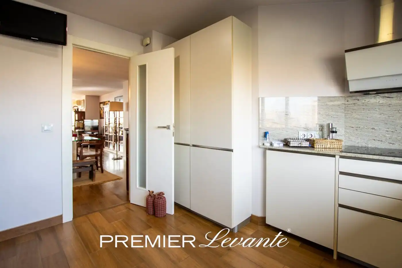 Piso en venta en Alicante / Alacant con Aire acondicionado, Calefacción y Jardín privado