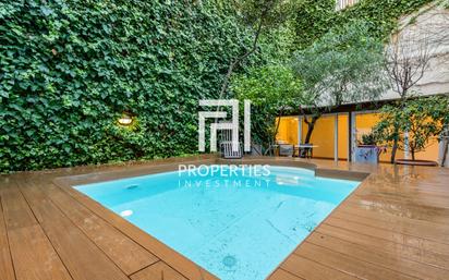 Exterior view of Flat for sale in  Barcelona Capital  with Air Conditioner, Heating and Private garden