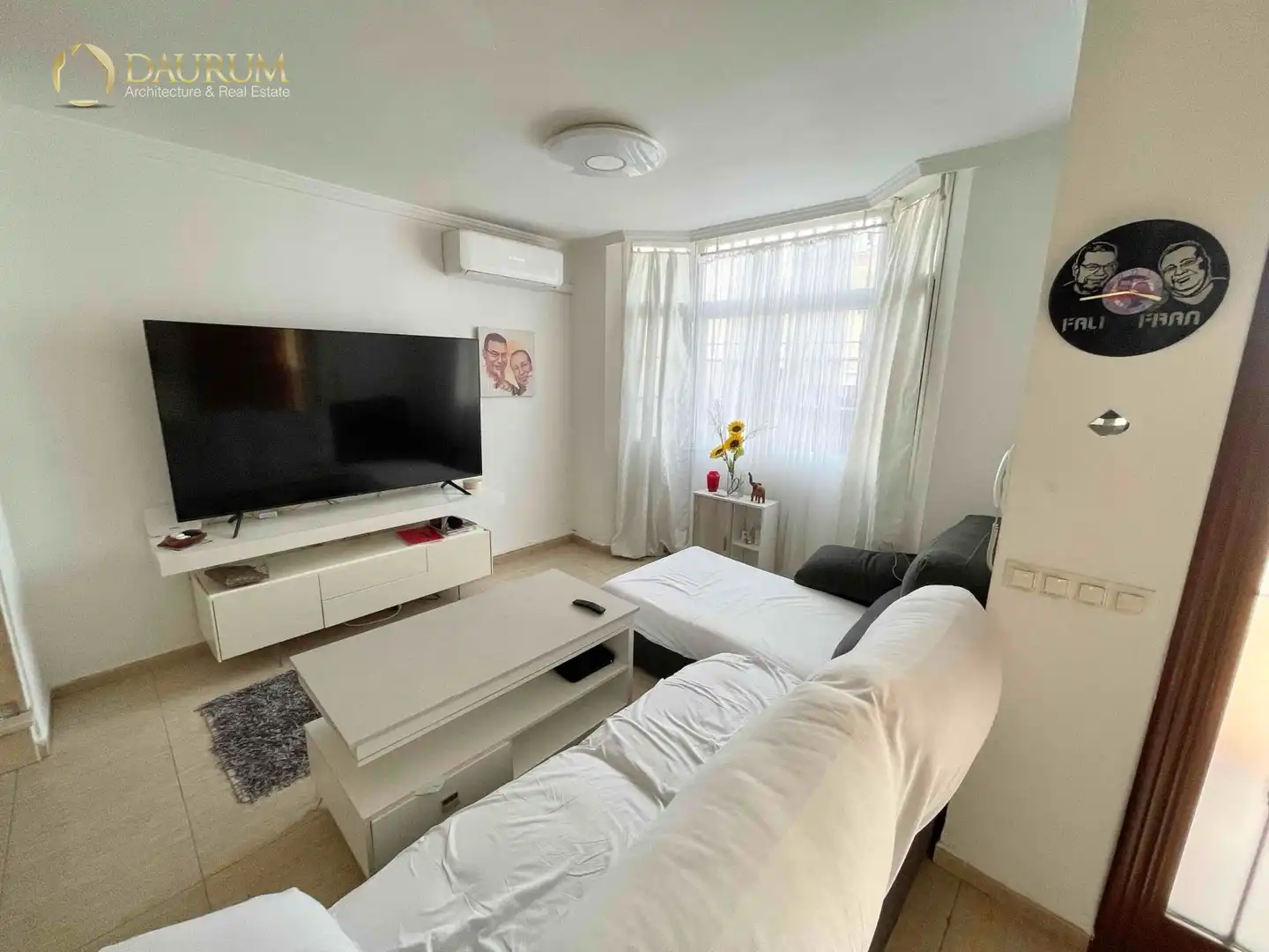 Sala d'estar de Casa adosada en venda en Vélez-Málaga amb Aire condicionat, Terrassa i Piscina