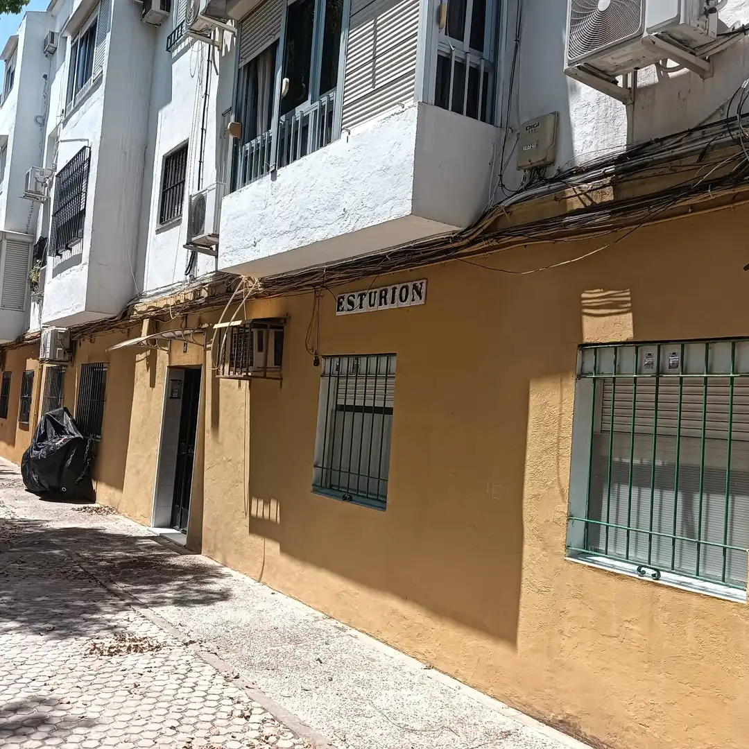Vista exterior de Piso en venta en Sevilla