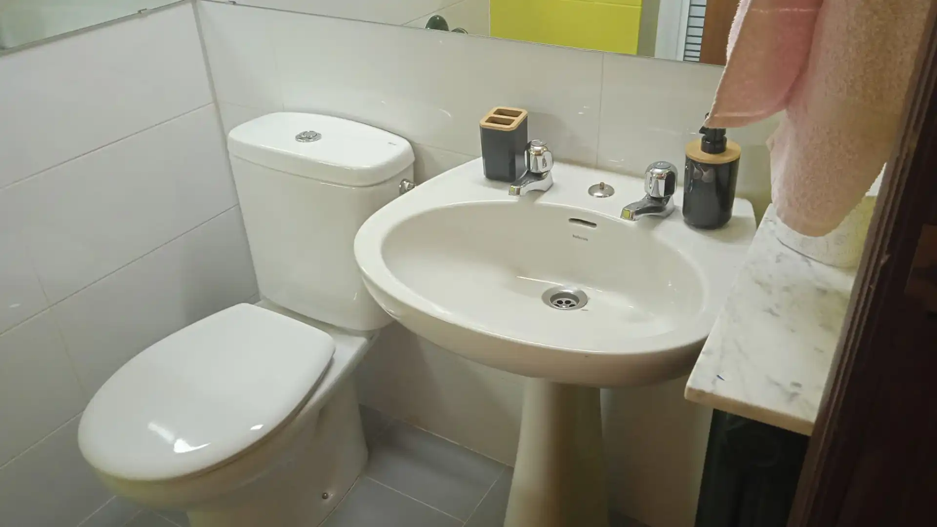 Badezimmer von Wohnung zur untervermieten in Salamanca mit Heizung, Parkett und Möbliert