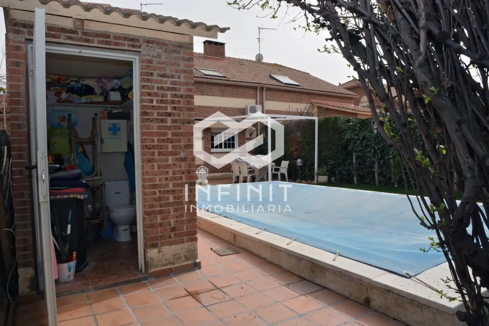 Casa adosada en venta en Villanueva de la Torre