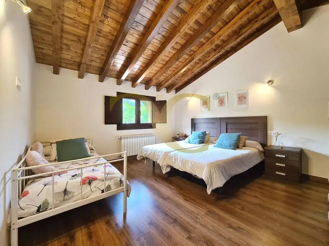 Habitación de Casa o chalet en venta en Ribadesella con Calefacción, Jardín privado y Trastero