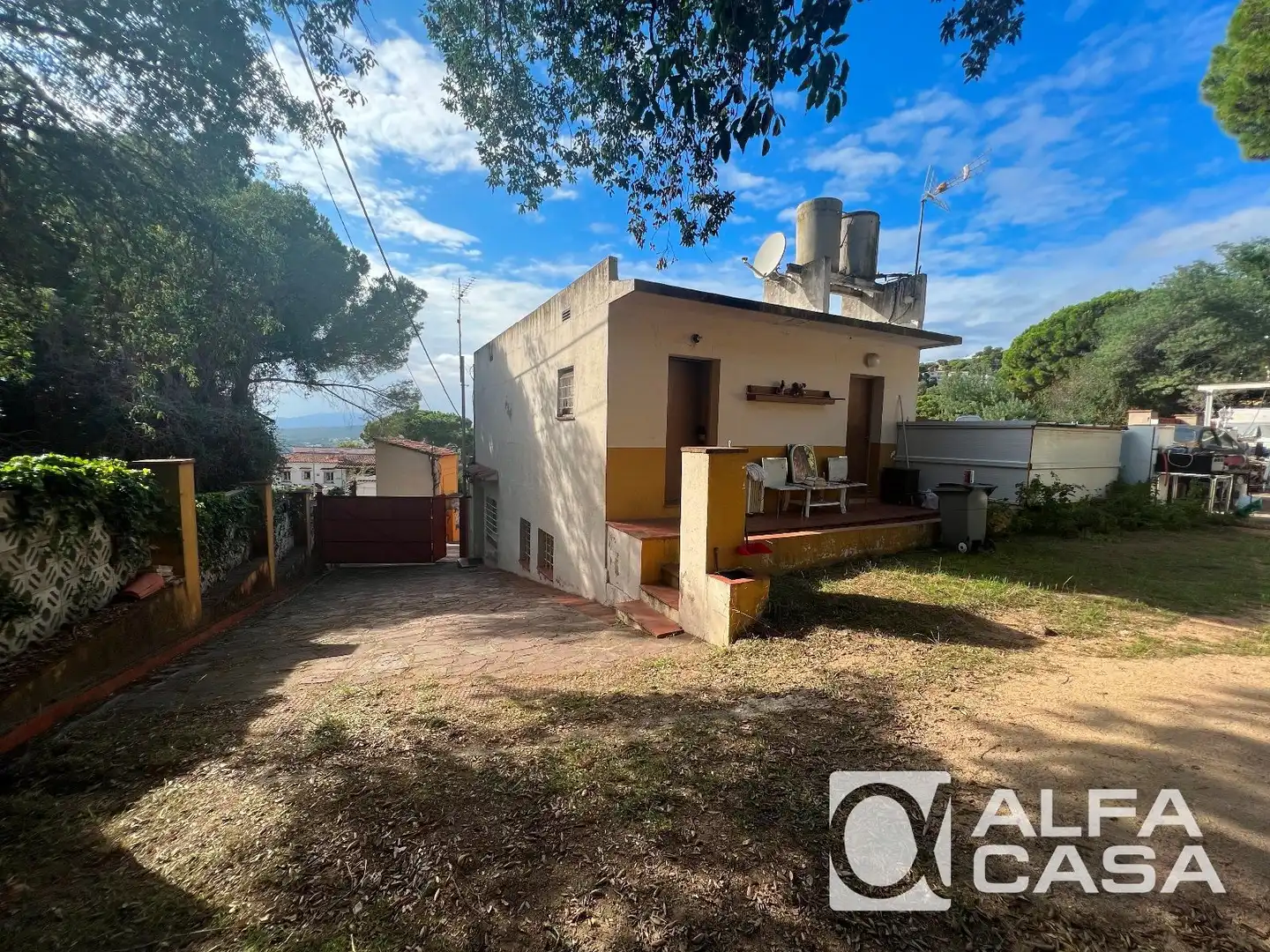 Exterior view of Commercial properties for sale in Lloret de Mar  with Air Conditioner, Parquet flooring and Internet