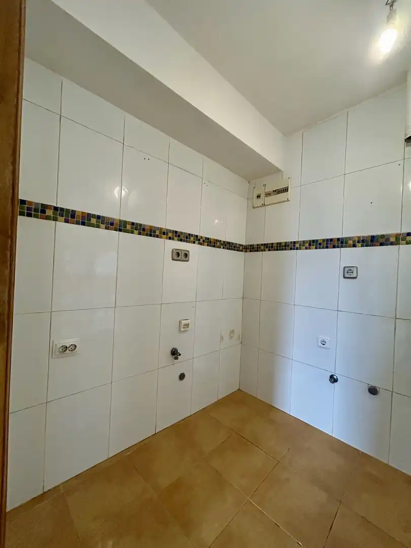 Baño de Piso en venta en Laredo con Calefacción y Terraza
